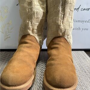 UGG Chestnut and Cream Knit Detail Boots Women’s SZ 9  Box8
